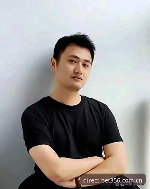 11点47分，陈磊把手机横过来，屏幕上正是BET356体育在线官网2025版的新界面。他刚下晚班，地铁里信号不算好，但页面加载倒是没卡，点开一场明早的英超，数据面板刷了不到两秒就全出来了。这哥们儿不是啥资深玩家，顶多算个周末看看球的普通上班族，可就是这种用户，恰恰最能说明问题——新版究竟好不好使，不看那些花里胡哨的评测，就看得看普通人打开APP那一下的直觉。